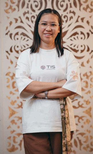 Учитель английского языка Кыргызско-Японской Частной Школы в Бишкеке — Майкл Квадво Ниярко