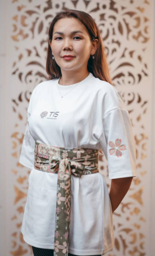 Учитель английского языка Кыргызско-Японской Частной Школы в Бишкеке — Майкл Квадво Ниярко