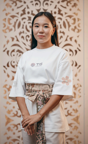 Учитель английского языка Кыргызско-Японской Частной Школы в Бишкеке — Фоярдо Филипп Палиг-Ад