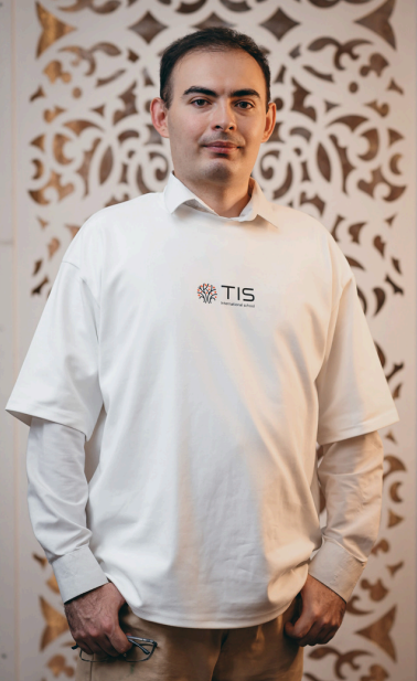 Учитель английского языка Кыргызско-Японской Частной Школы в Бишкеке — Фоярдо Филипп Палиг-Ад