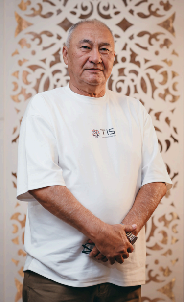 Учитель английского языка Кыргызско-Японской Частной Школы в Бишкеке — Фоярдо Филипп Палиг-Ад