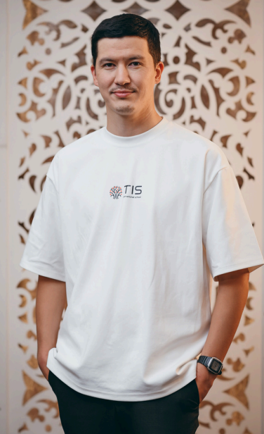 Учитель английского языка Кыргызско-Японской Частной Школы в Бишкеке — Фоярдо Филипп Палиг-Ад