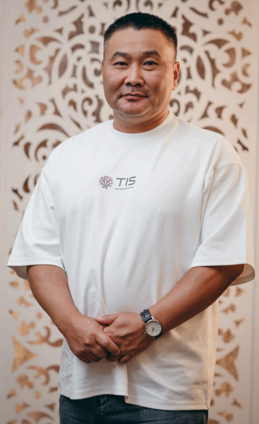 Учитель английского языка Кыргызско-Японской Частной Школы в Бишкеке — Фоярдо Филипп Палиг-Ад