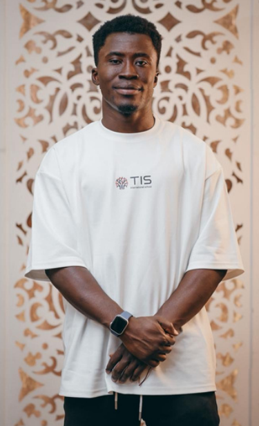 Учитель английского языка Кыргызско-Японской Частной Школы в Бишкеке — Фоярдо Филипп Палиг-Ад