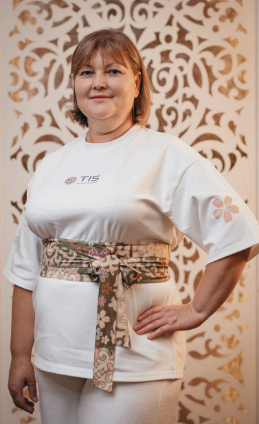 Директор Кыргызско-Японской Частной Школы в Бишкеке — Омуржанова Кульмира Джамалидиновна